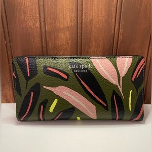 Kate Spade LG Slim Bifold Leather Wallet